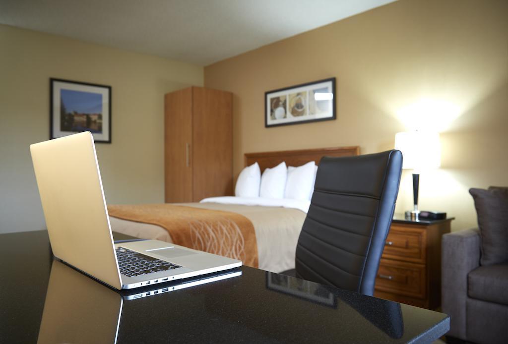 Comfort Inn Kenora Exterior photo
